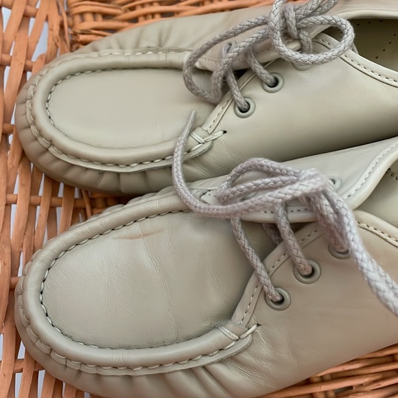 SAS Genuine Handsewn  8.5 Narrow Lace Up Shoes Featuring Soft Step Heel - Picture 3 of 4